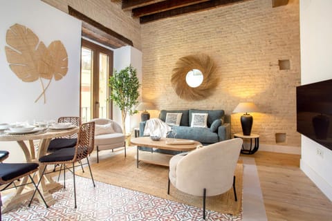 Living room, Seating area, Dining area