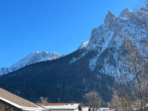 Nearby landmark, Day, Natural landscape, Winter, Mountain view