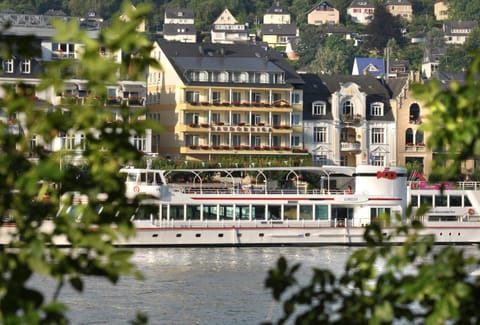 Property building, Facade/entrance, River view