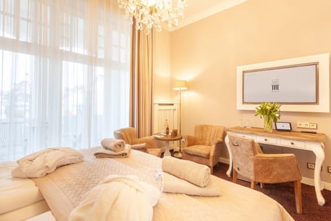 TV and multimedia, Photo of the whole room, Seating area