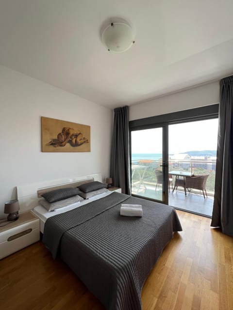 Bed, View (from property/room), Balcony/Terrace, Photo of the whole room
