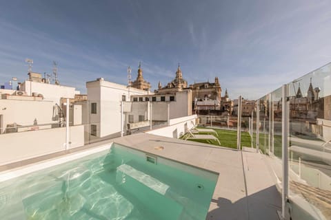 Property building, Day, Balcony/Terrace, City view, Pool view, Swimming pool, Swimming pool, sunbed
