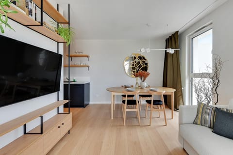 TV and multimedia, Photo of the whole room, Decorative detail, Dining area, Area and facilities