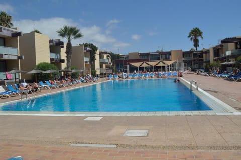 Pool view, Swimming pool, sunbed