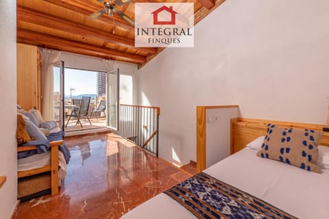 Property building, Off site, Balcony/Terrace, City view, Quiet street view