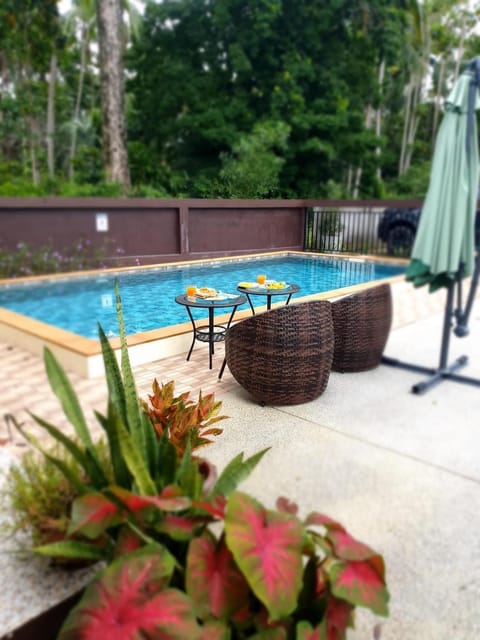 Swimming pool, Breakfast