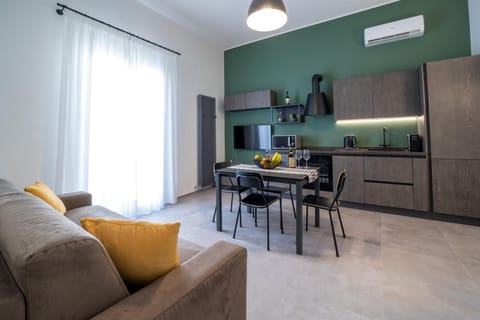 Kitchen or kitchenette, Living room, Dining area, minibar, pet friendly, stove