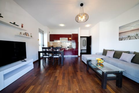 Ladybug Apartment in Dobrota