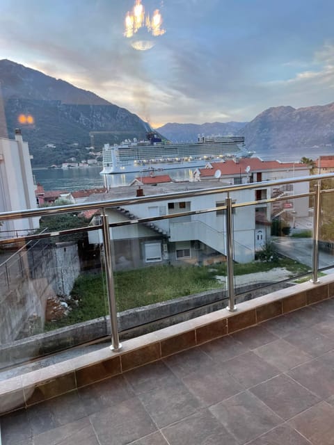 Ladybug Apartment in Dobrota