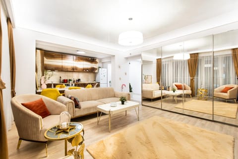 Kitchen or kitchenette, Living room