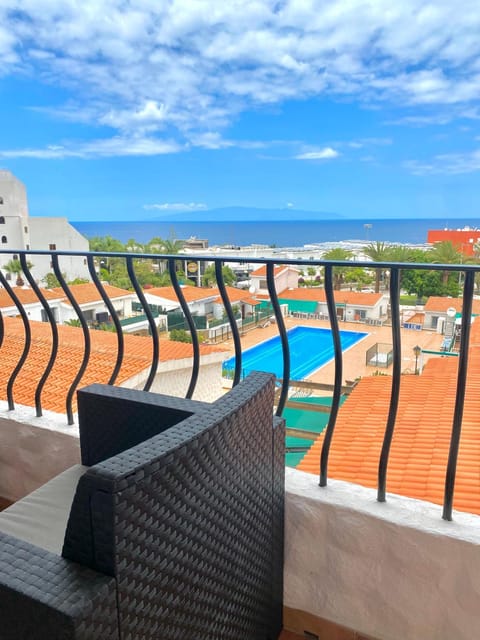 Natural landscape, View (from property/room), Balcony/Terrace, Pool view, Sea view