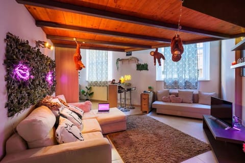 TV and multimedia, Living room, Seating area