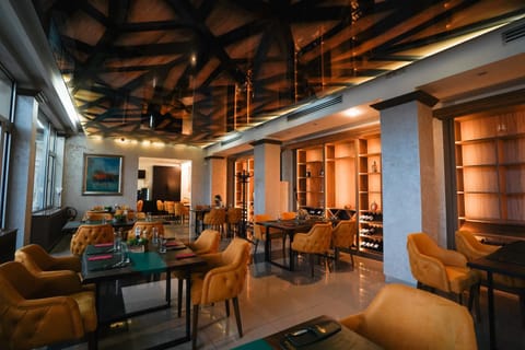 Restaurant/places to eat, Seating area