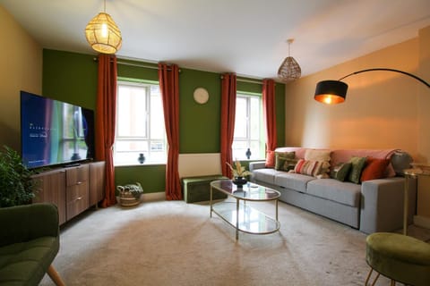 Communal lounge/ TV room, TV and multimedia, Living room, Seating area