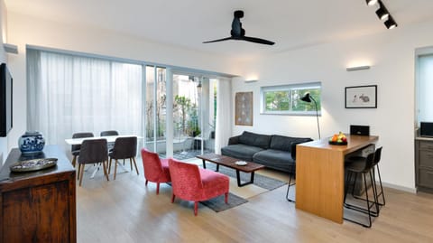TV and multimedia, Living room, Dining area