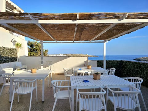 Natural landscape, View (from property/room), Balcony/Terrace, Dining area, Sea view