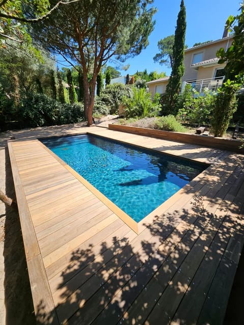 Pool view, Swimming pool, sunbed