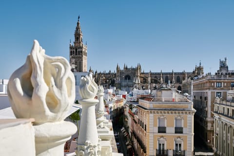 Nearby landmark, Balcony/Terrace, City view, Landmark view