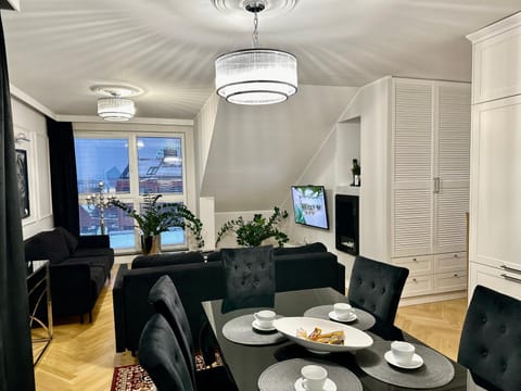 TV and multimedia, Coffee/tea facilities, Kitchen or kitchenette, Living room, Dining area, hair dresser