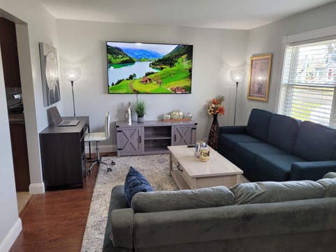 Communal lounge/ TV room, TV and multimedia, Living room, Seating area