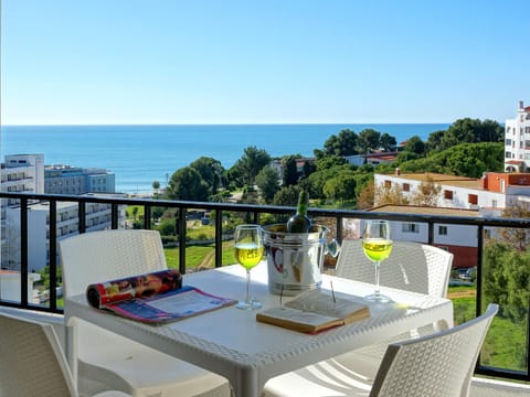 View (from property/room), Balcony/Terrace, City view, Sea view