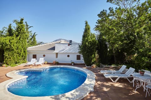 Property building, Balcony/Terrace, Swimming pool, Swimming pool