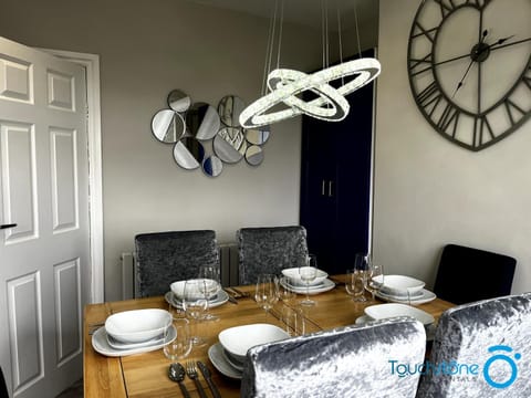 Seating area, Dining area, kitchen