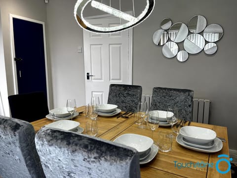 Seating area, Dining area, kitchen