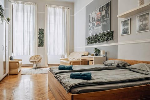 Living room, Bedroom, towels