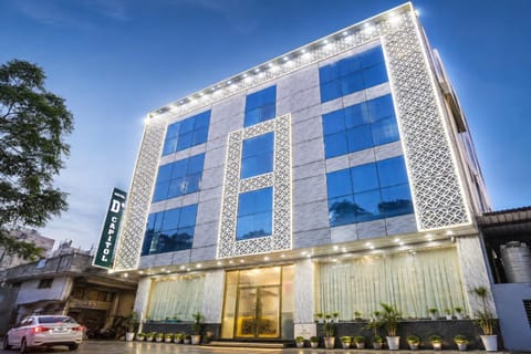 Property building, Day, Location, Parking
