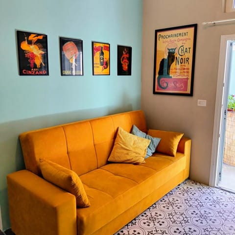 Living room, Decorative detail, Seating area