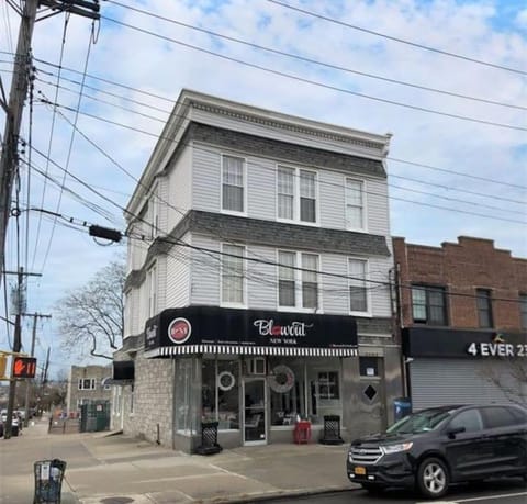 Property building, Day, Neighbourhood, Street view, Location, Parking