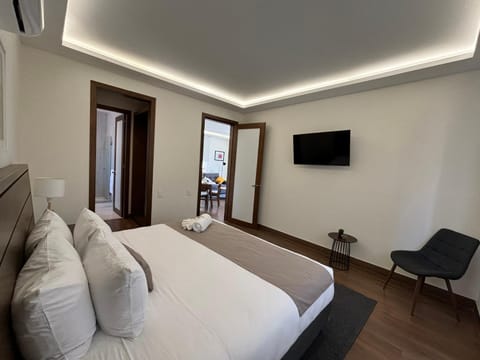 Bed, TV and multimedia, Photo of the whole room, Bedroom, air conditioner