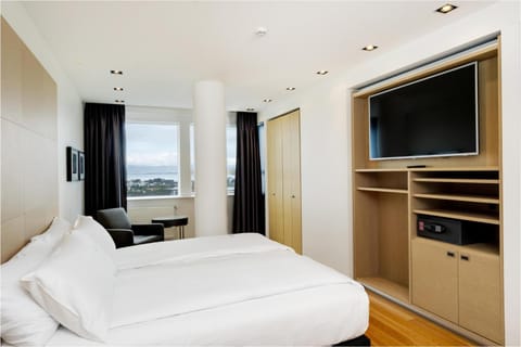 Bed, TV and multimedia, Bedroom, wardrobe