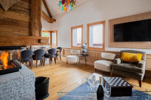 Communal lounge/ TV room, TV and multimedia, Living room, Seating area, Evening entertainment