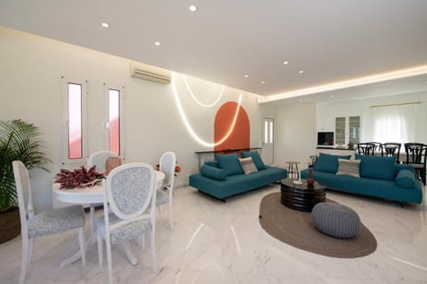 Living room, Seating area, Dining area