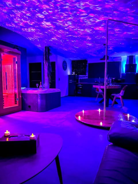 Hot Tub, Massage, Sauna, Living room, Spa and wellness centre/facilities
