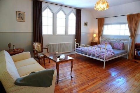 Bed, Living room, Photo of the whole room, Bedroom