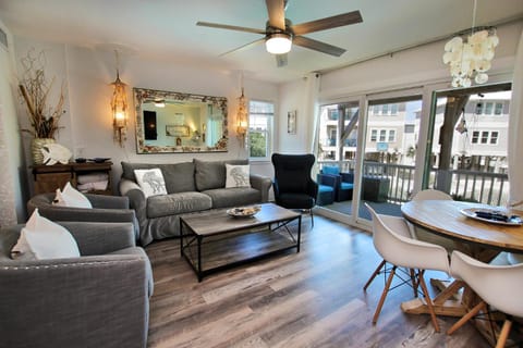 Laguna Bella B4 by Youngs Suncoast Apartment in West Beach