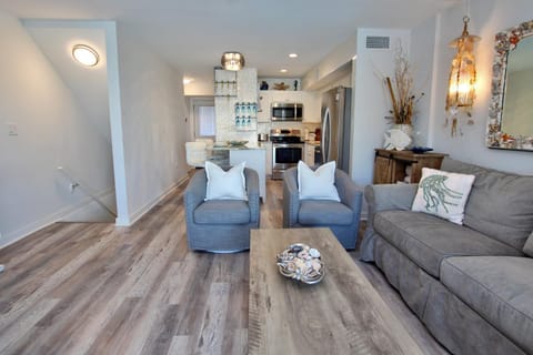 Laguna Bella B4 by Youngs Suncoast Apartment in West Beach