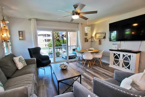Laguna Bella B4 by Youngs Suncoast Apartment in West Beach