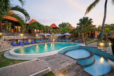 Pool view, Swimming pool, sunbed