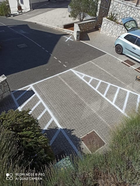 Property building, Facade/entrance, Location, Parking