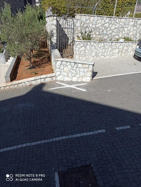 Property building, Facade/entrance, Parking