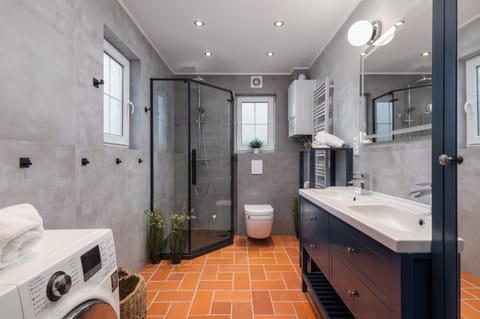 Shower, Toilet, Bathroom, washing machine, dryer