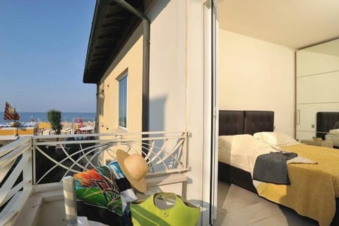 Bed, Natural landscape, View (from property/room), Balcony/Terrace, Bedroom, Sea view