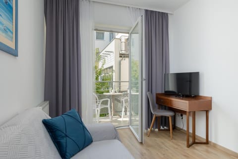 TV and multimedia, View (from property/room), Balcony/Terrace, Living room, Photo of the whole room, Seating area, Evening entertainment
