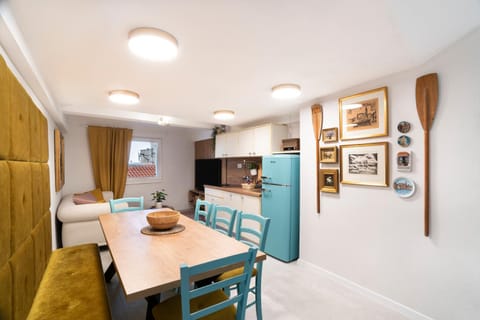 TV and multimedia, Kitchen or kitchenette, Dining area