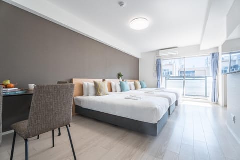 Bed, TV and multimedia, View (from property/room), Balcony/Terrace, Living room, Photo of the whole room, Dining area, Bedroom