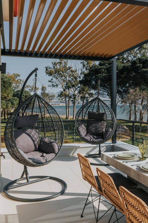 Patio, View (from property/room), Balcony/Terrace, Seating area, Beach, Beach, Sea view